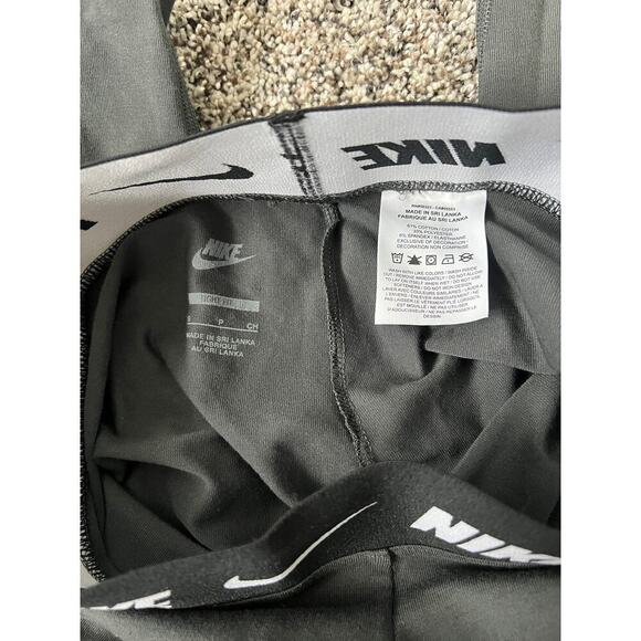 Nike women's tight fit leggings size small - Picture 3 of 3